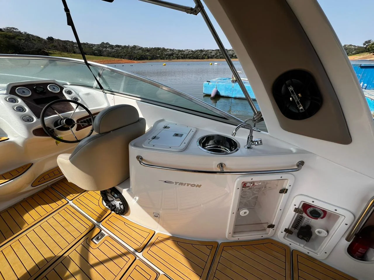 TRITON 230 - Imagem 6