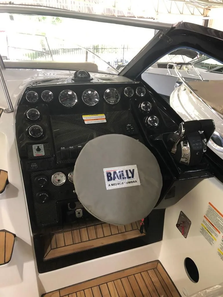 Lancha Focker 333 GRAN TURISMO GREY EDITION - Imagem 4
